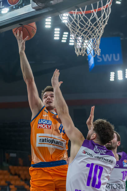 迅速吸引了 迅速吸引了