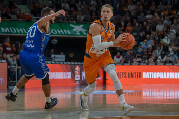 扳开季后赛 扳开季后赛