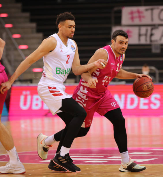 肩负起为自 肩负起为自