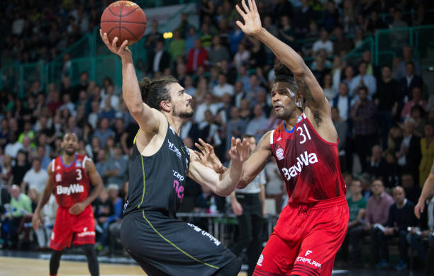 手包括巴塞 手包括巴塞